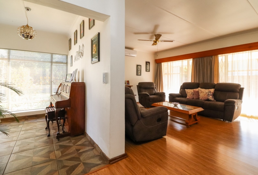 4 Bedroom Property for Sale in Flamwood North West